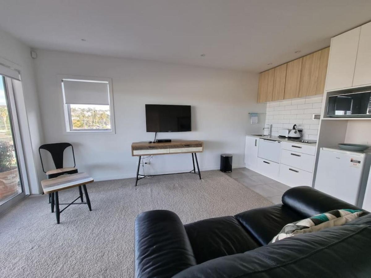 Fabulous Castor Bay 1 Bedroom With Views And Skytv Auckland Exteriör bild